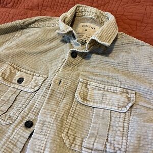 Quiksilver men’s 100% cotton button up - Small/Tan
